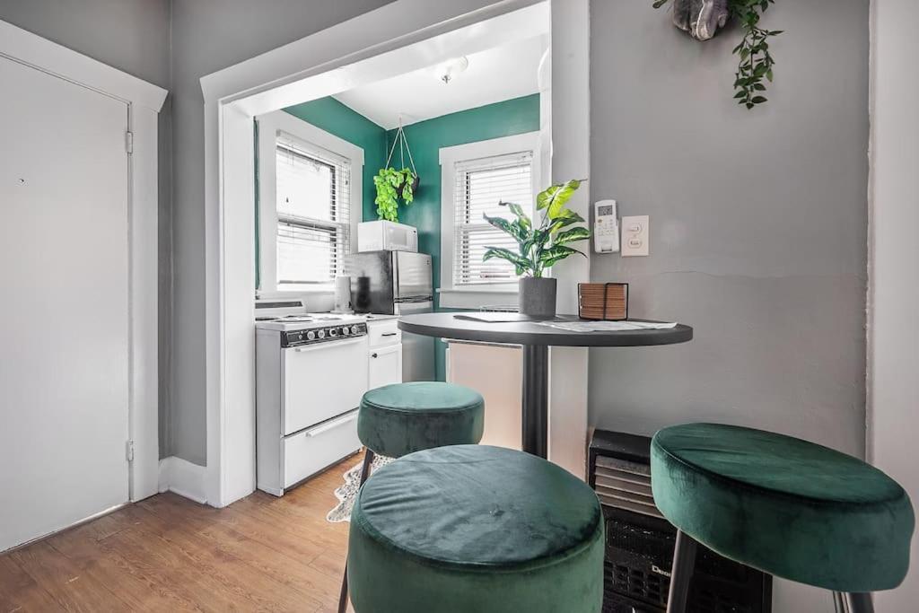 Jungle Themed Apt. Close To Coffee, Food + Shops! タンパ エクステリア 写真