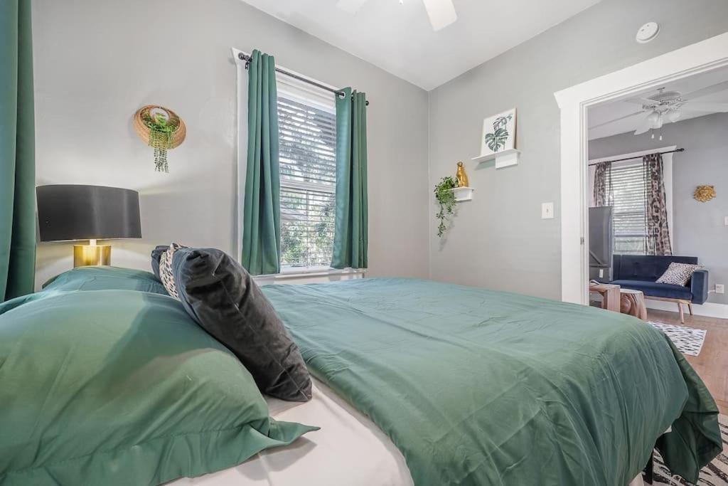 Jungle Themed Apt. Close To Coffee, Food + Shops! タンパ エクステリア 写真