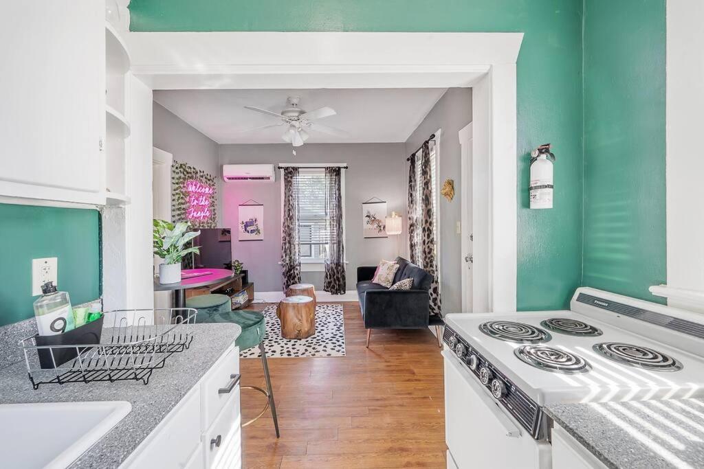 Jungle Themed Apt. Close To Coffee, Food + Shops! タンパ エクステリア 写真