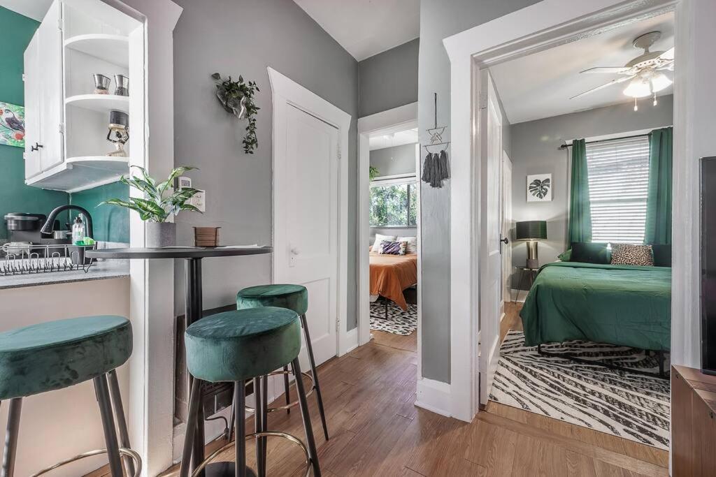Jungle Themed Apt. Close To Coffee, Food + Shops! タンパ エクステリア 写真